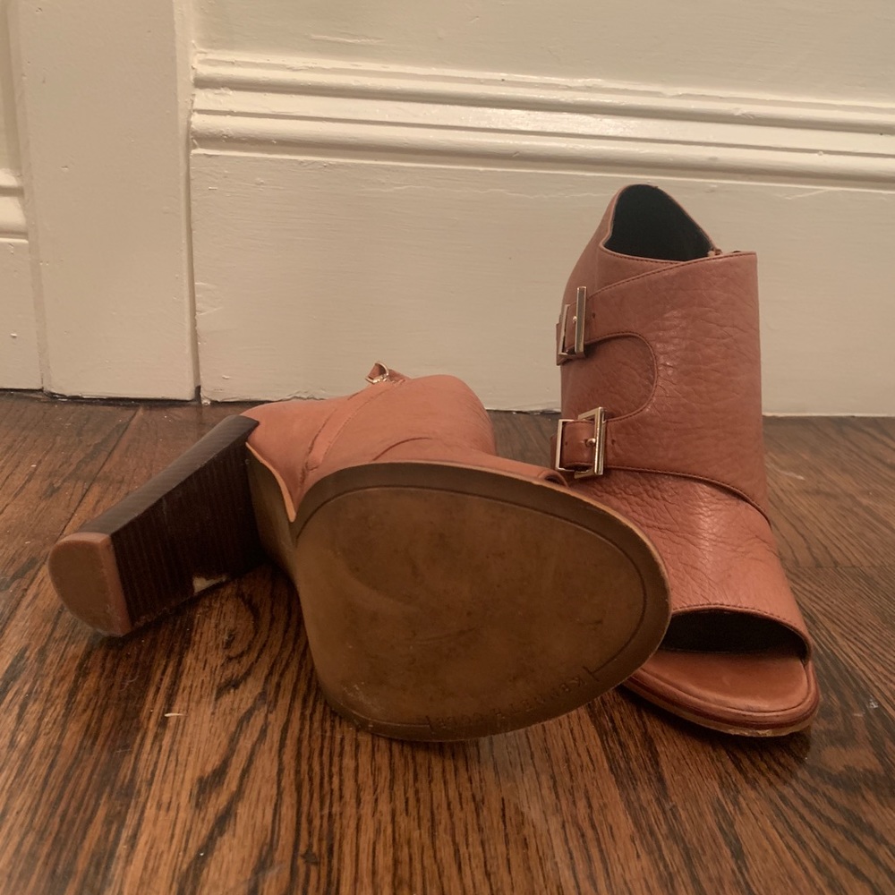 KENNETH COLE: Booties - Picture 6 of 7